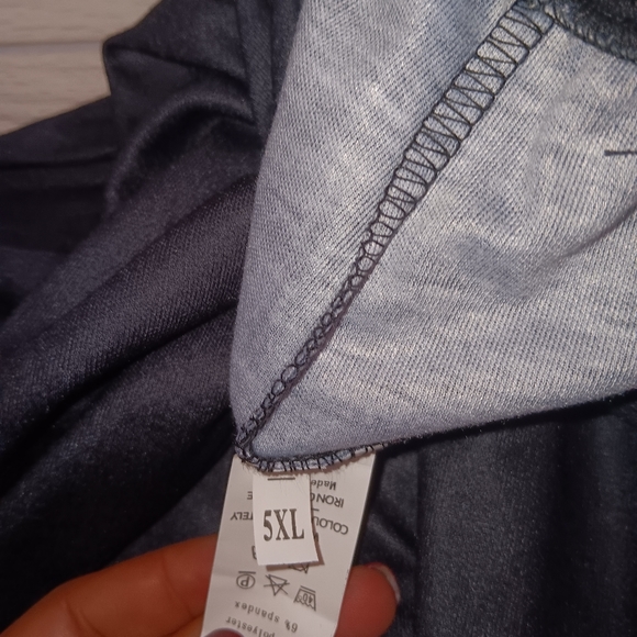 Athleisure Short Sleeves Leopard Graphic Printed Round Neck Top And Shorts - Picture 15 of 15